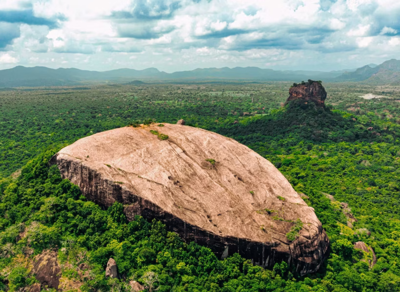 Hike_to_the_top_of_Pidurangala_Rock_1