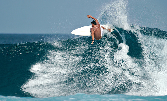 Surfs-up-in-Arugam-Bay-slider-4 (1)